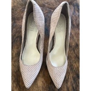Vince Camuto beige heels sz 8 Med pointy, 3-1/2 inch heel faux Suede snakeskin